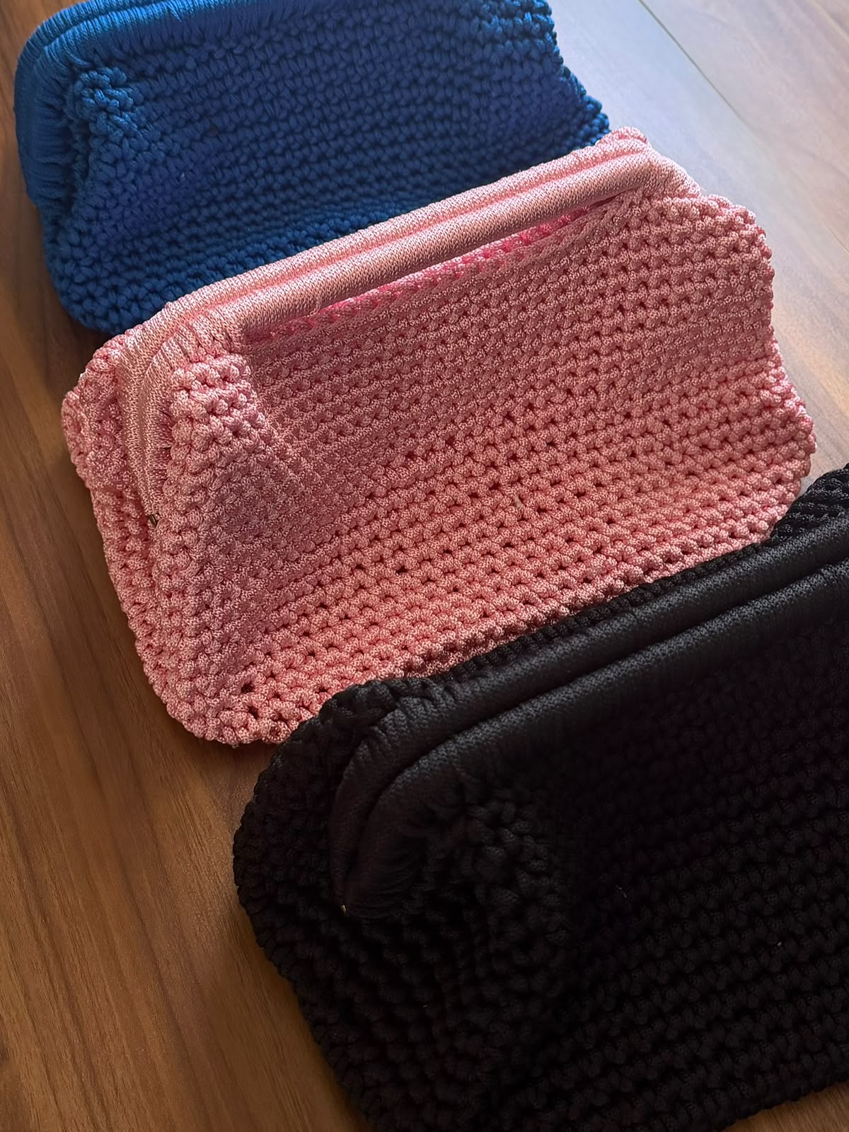 Large Bubbly Clutch Black