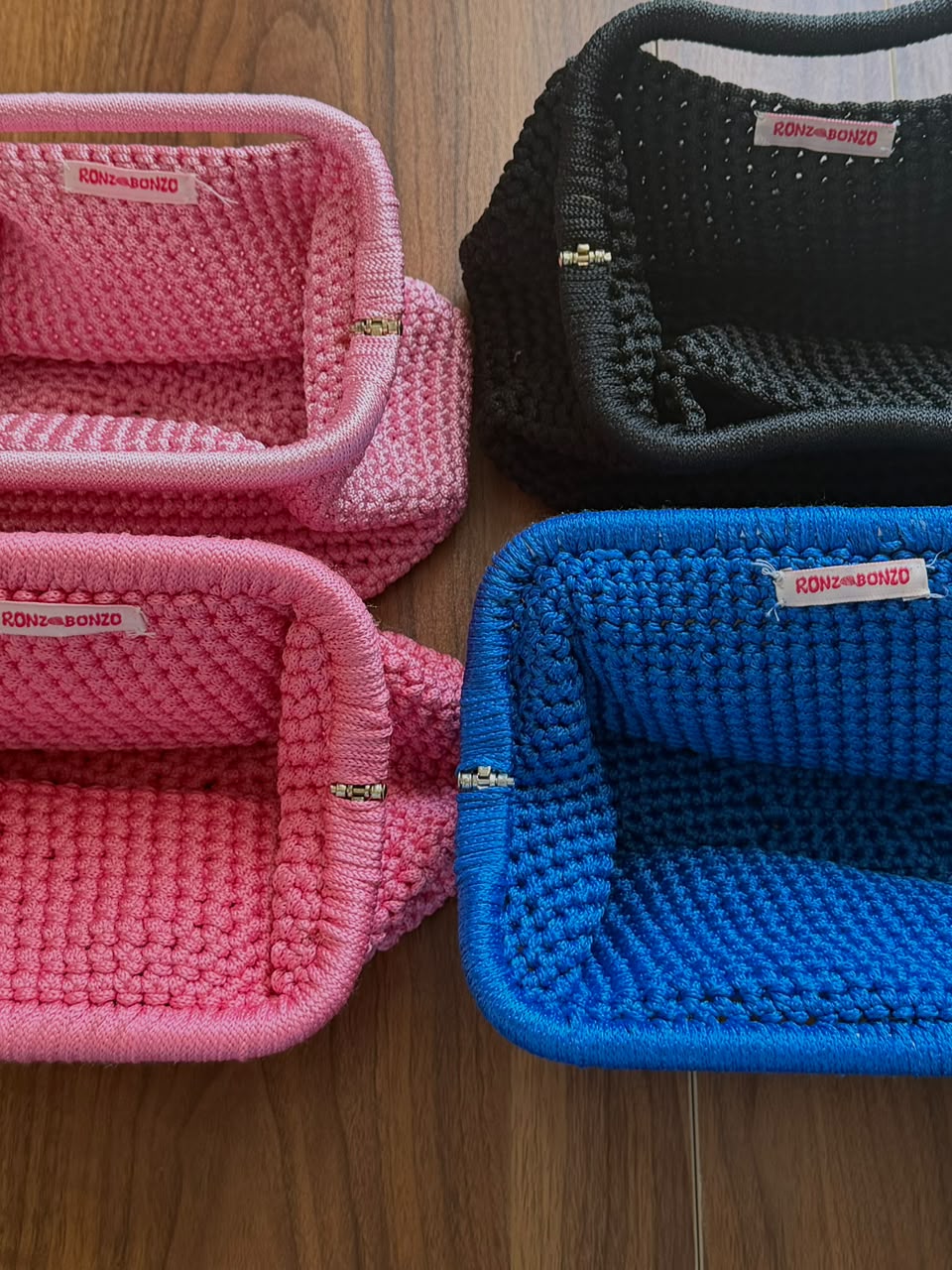 Medium Bubbly Clutch Pink